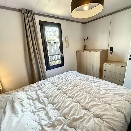 Chalet Chalet Jullouville, 3 Pieces, 4 Personnes - Fr-1-361-486
